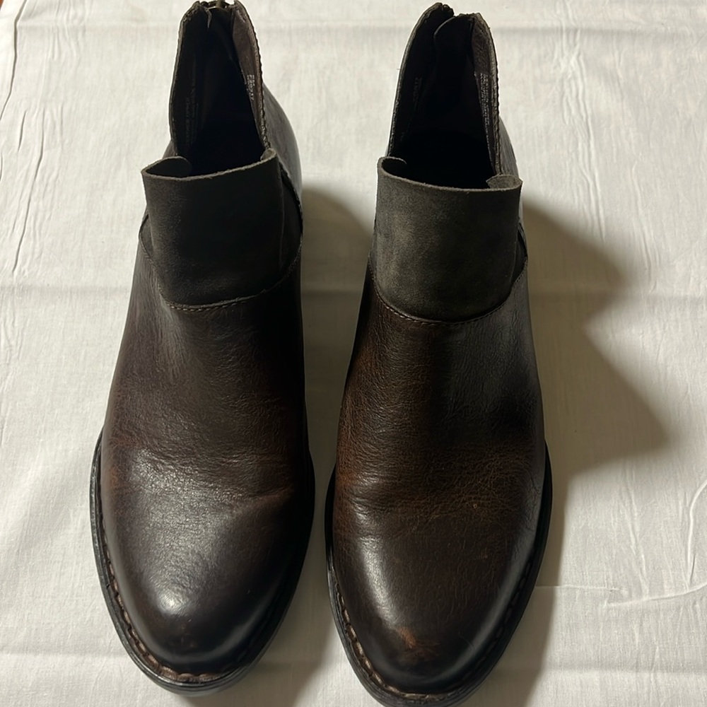 Born Dark Brown Karava ankle zip back boots size 8, Suede/Leather
